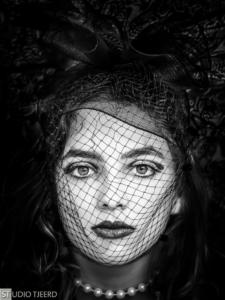 Claartje (0301-bw) "Mysterious"